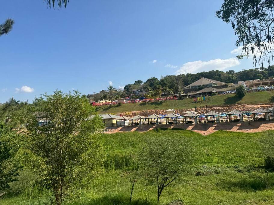 Casa Dentro Parque Aquatico Villa Águas de Lindóia Bagian luar foto