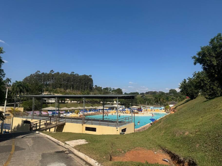 Casa Dentro Parque Aquatico Villa Águas de Lindóia Bagian luar foto