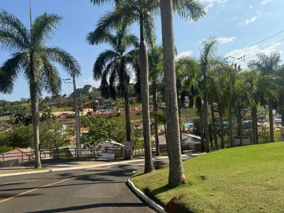 Casa Dentro Parque Aquatico Villa Águas de Lindóia Bagian luar foto