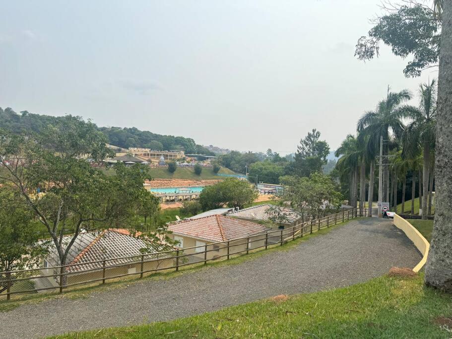 Casa Dentro Parque Aquatico Villa Águas de Lindóia Bagian luar foto